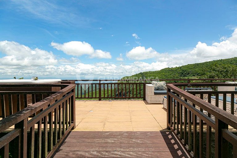 Casa con 5 suites y vista espectacular