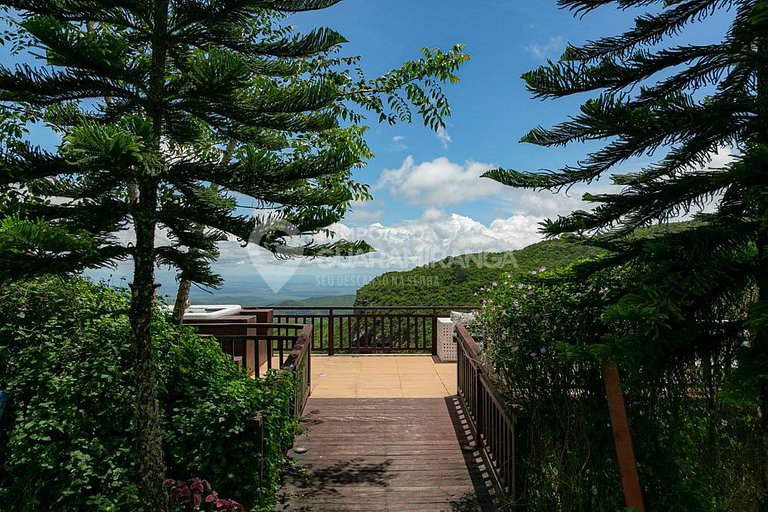 Casa con 5 suites y vista espectacular
