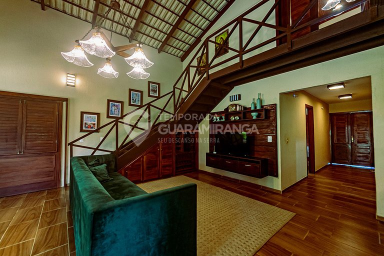 Casa con 5 suites y vista espectacular