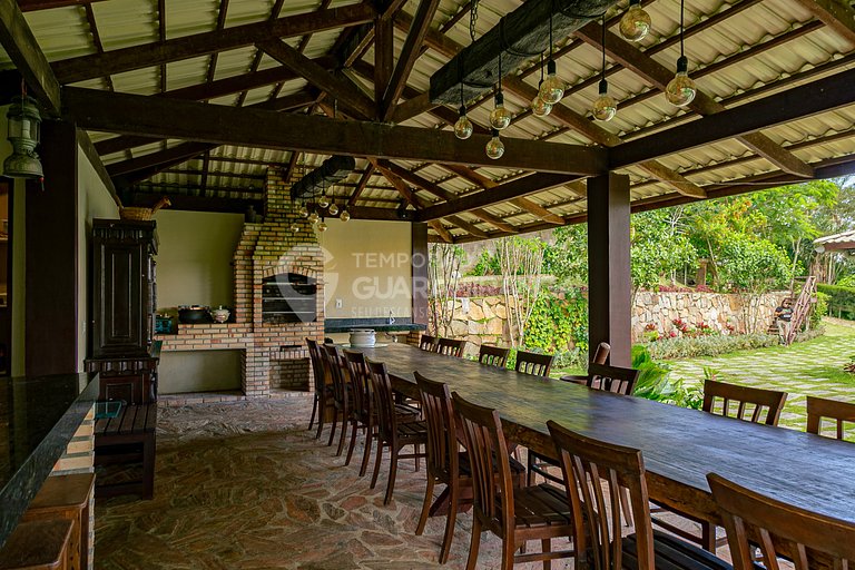 Casa con 5 suites y vista espectacular