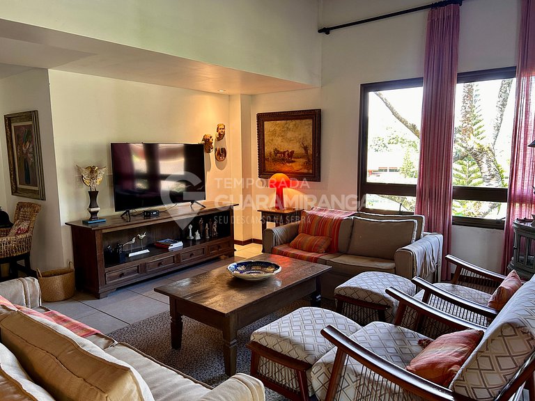 Mansion with 6 suites in the best condominium in Guaramirang