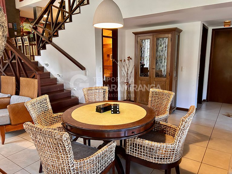Mansion with 6 suites in the best condominium in Guaramirang