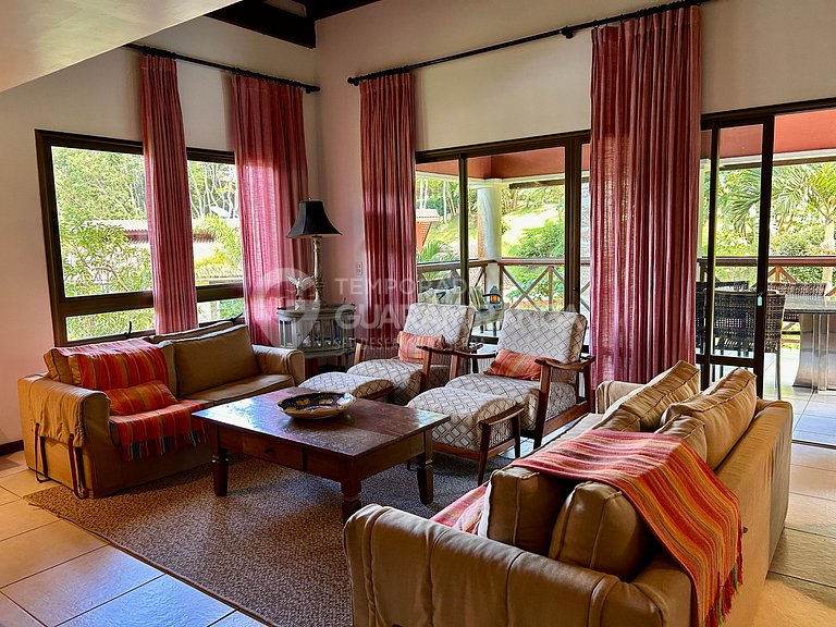 Mansion with 6 suites in the best condominium in Guaramirang