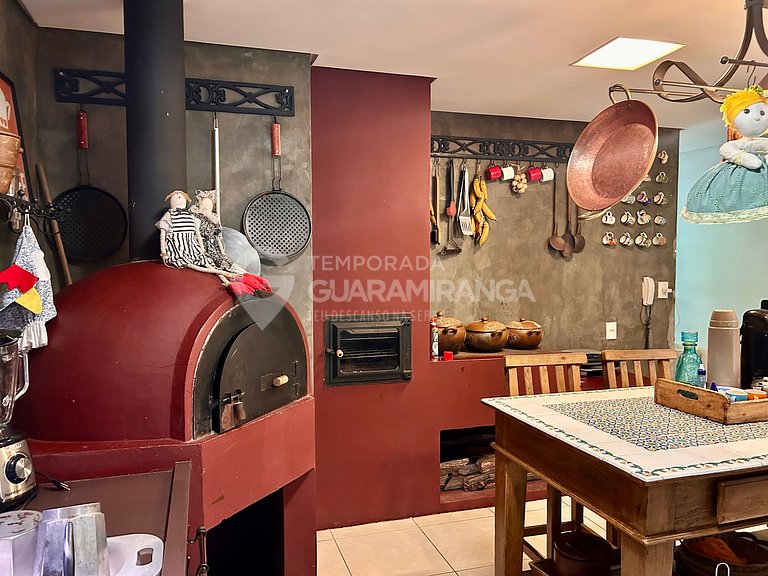 Mansion with 6 suites in the best condominium in Guaramirang