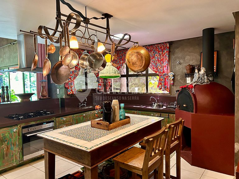 Mansion with 6 suites in the best condominium in Guaramirang