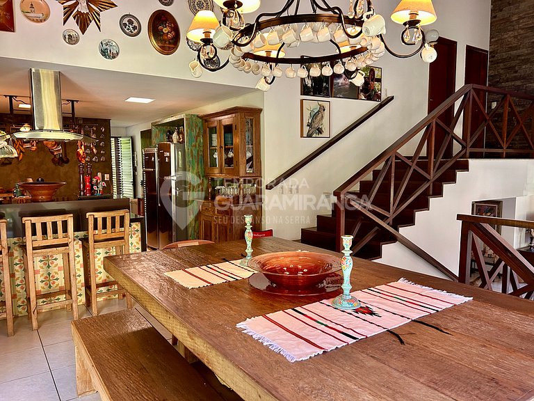 Mansion with 6 suites in the best condominium in Guaramirang