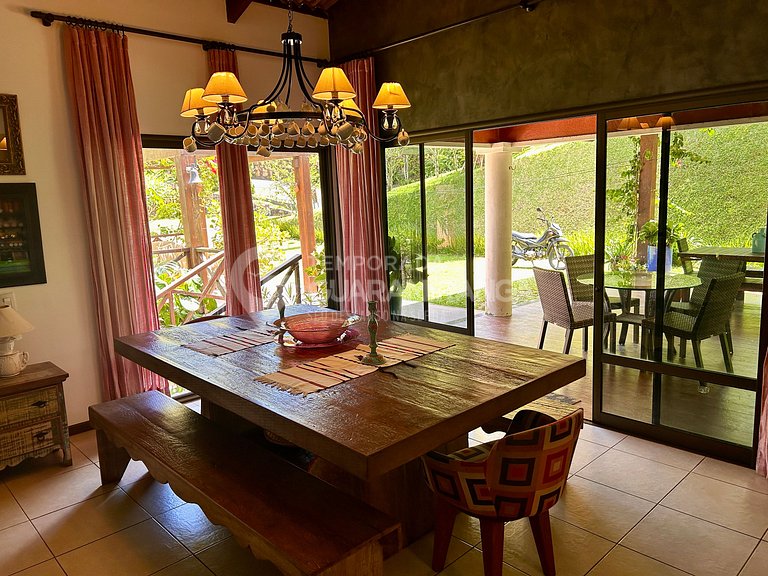 Mansion with 6 suites in the best condominium in Guaramirang