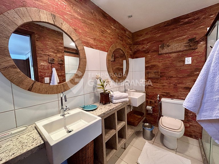 Mansion with 6 suites in the best condominium in Guaramirang