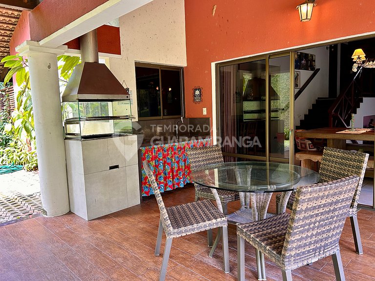 Mansion with 6 suites in the best condominium in Guaramirang