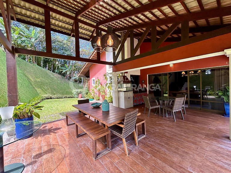 Mansion with 6 suites in the best condominium in Guaramirang