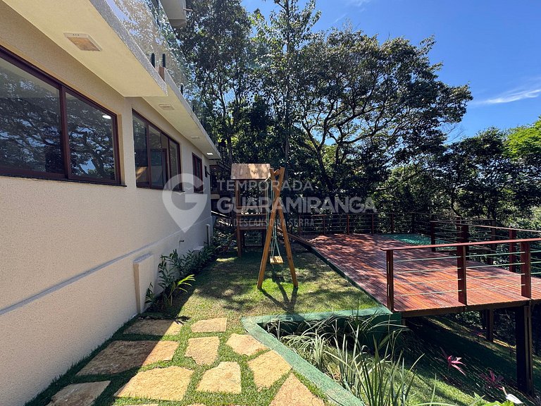 Mansão de Vidro na Natureza