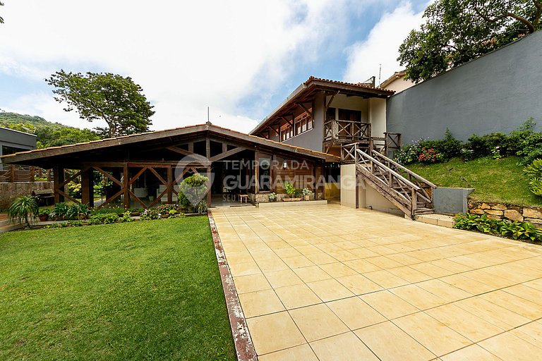 Grande casa com piscina e salão de jogos em Guaramiranga (Ca