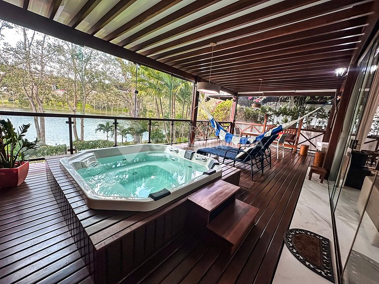 Loft -24: Jacuzzi & vista lago no melhor cond.