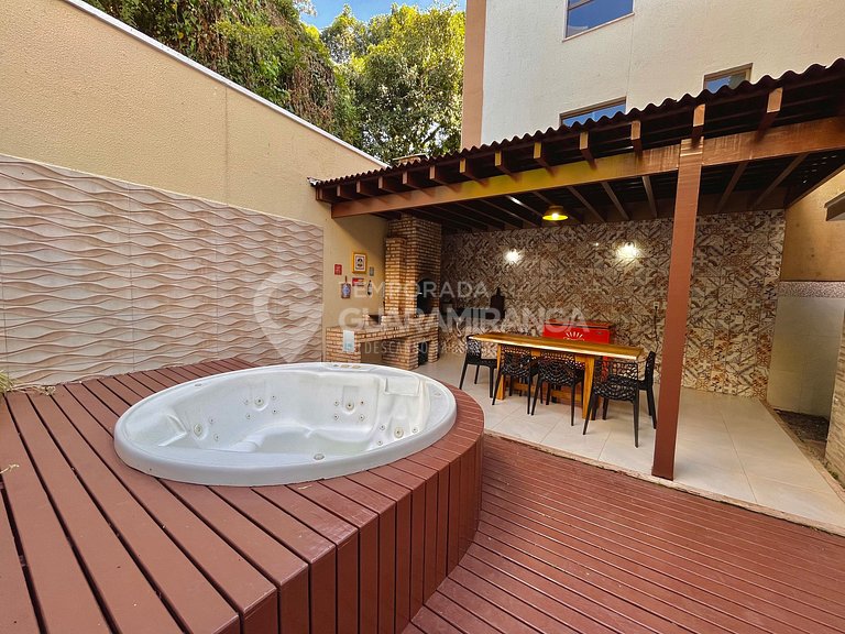 Triplex house with 4 bedrooms and a hot tub in the center of