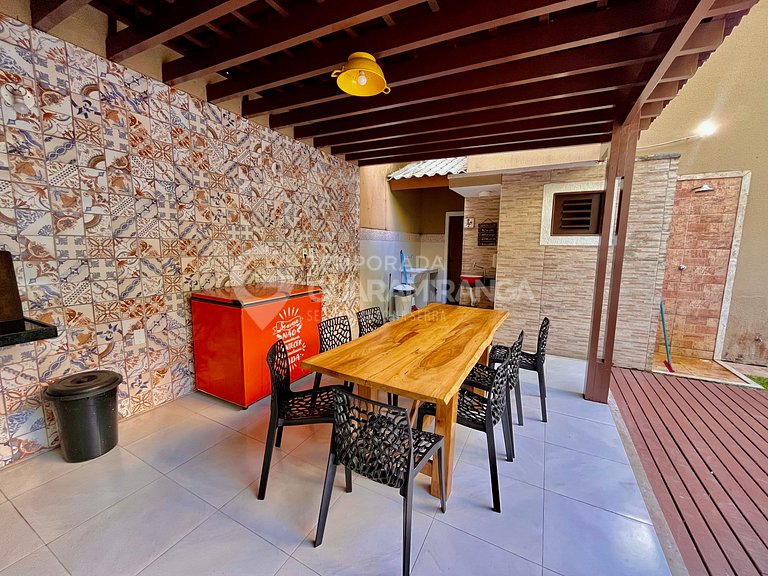 Casa triplex con 4 habitaciones y jacuzzi en el centro de Gu