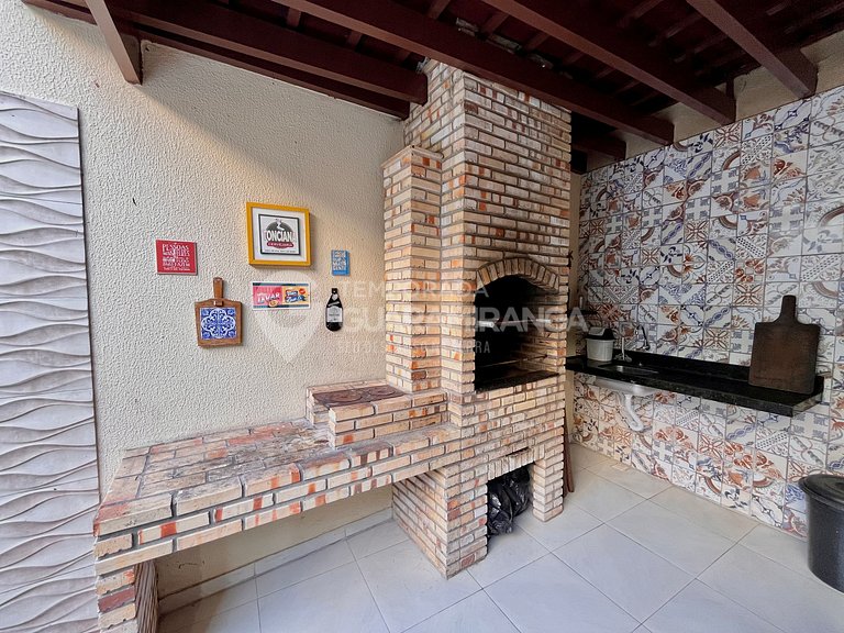 Casa triplex con 4 habitaciones y jacuzzi en el centro de Gu