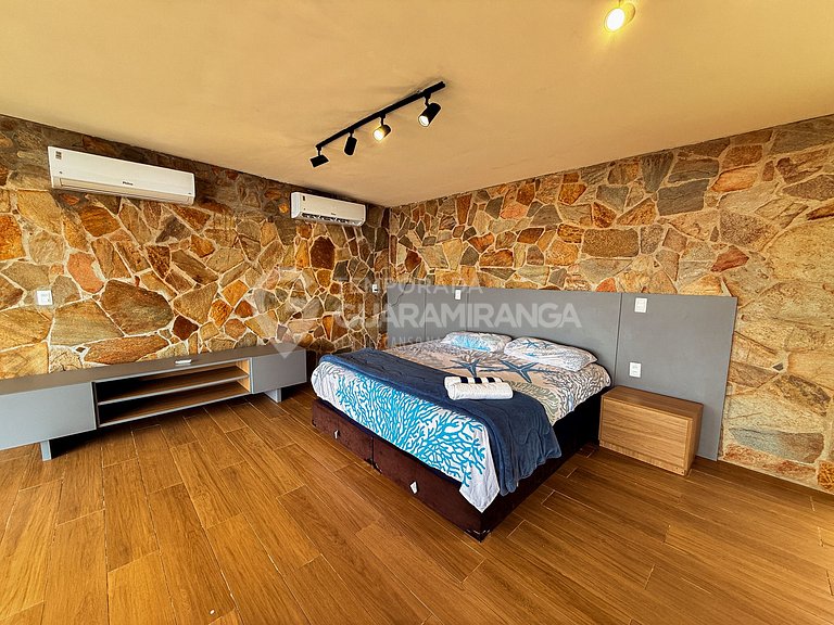Casa com Piscina de Borda Infinita e Vista Panorâmica