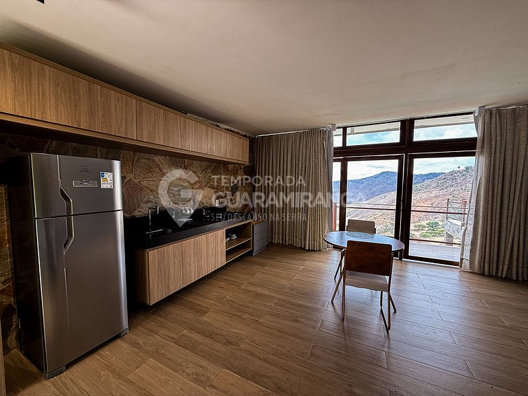Casa com Piscina de Borda Infinita e Vista Panorâmica