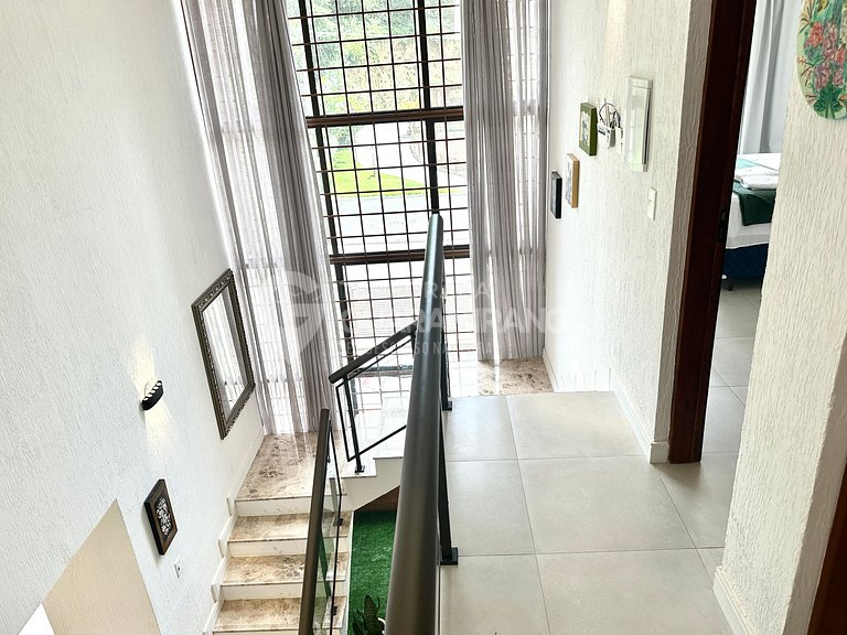 Triplex com 4 Suítes Climatizadas Churrasqueira e Varanda em