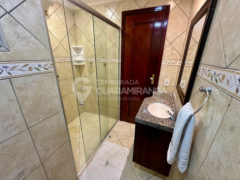 Duplex com 5 suites no centro de Guaramiranga
