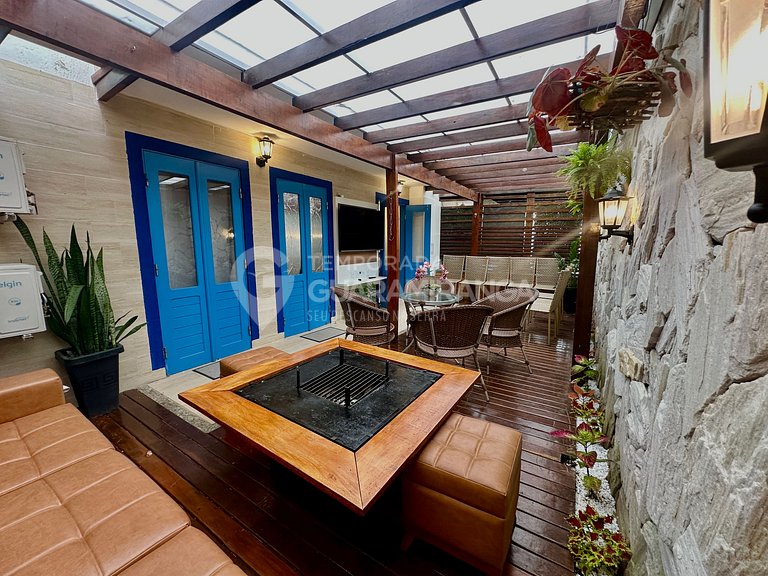 Apartment with Private Pergola (305 Itaúna II)