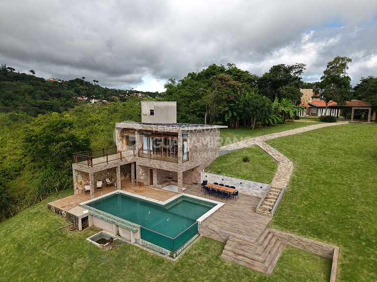 Mountain mansion with infinity-edge pool