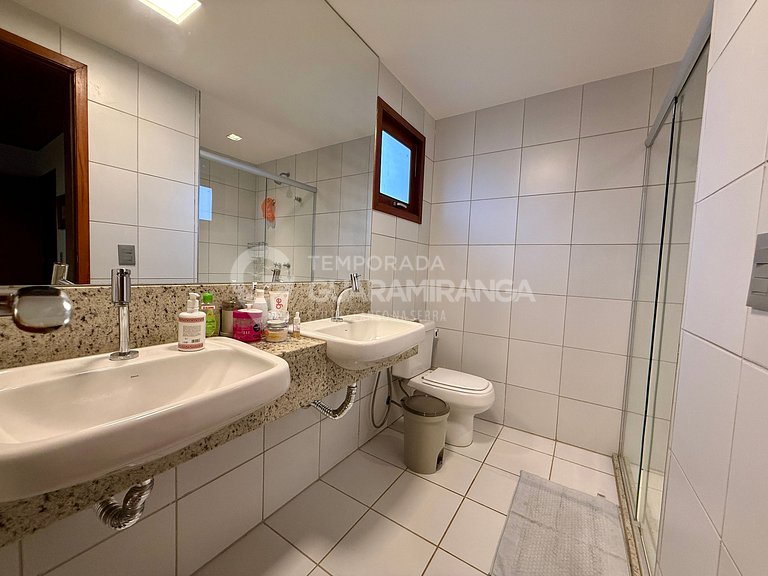 Mansão com Vista Panorâmica no Monte Flor