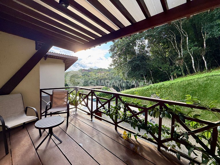 Mansão com Vista Panorâmica no Monte Flor