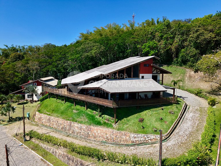 Mansão com Vista Panorâmica no Monte Flor