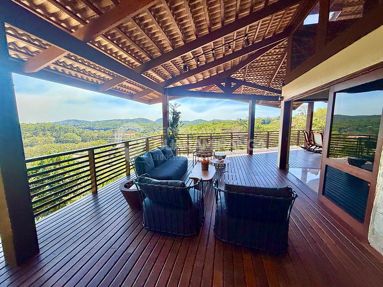 Mansão com Vista Panorâmica no Monte Flor
