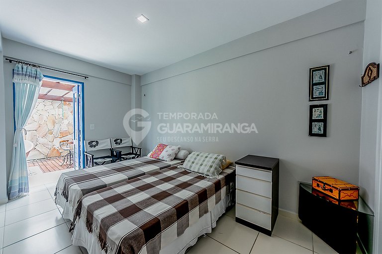 Apartamento com 2 quartos e caramanchão no centro de Guarami