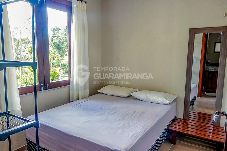 Chalé com 3 dormitórios pertinho da praça de Guaramiranga. (