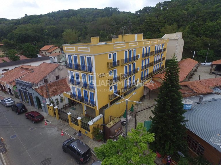 Flat com 2 quartos no centro de Guaramiranga - (202 Itaúna I