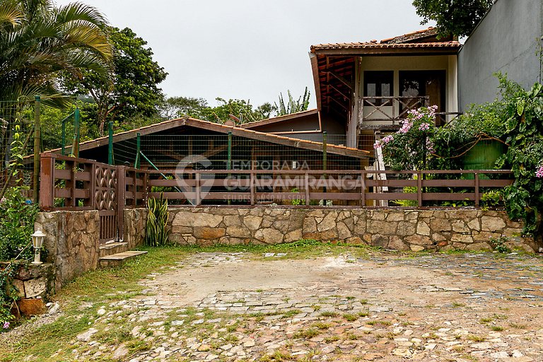 Grande casa com piscina e salão de jogos em Guaramiranga (Ca