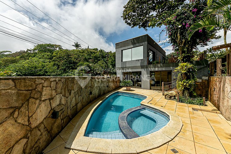 Grande casa com piscina e salão de jogos em Guaramiranga (Ca