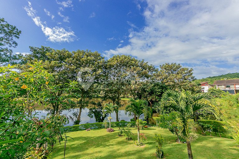 Loft com frente para lago no melhor condomínio de Guaramiran